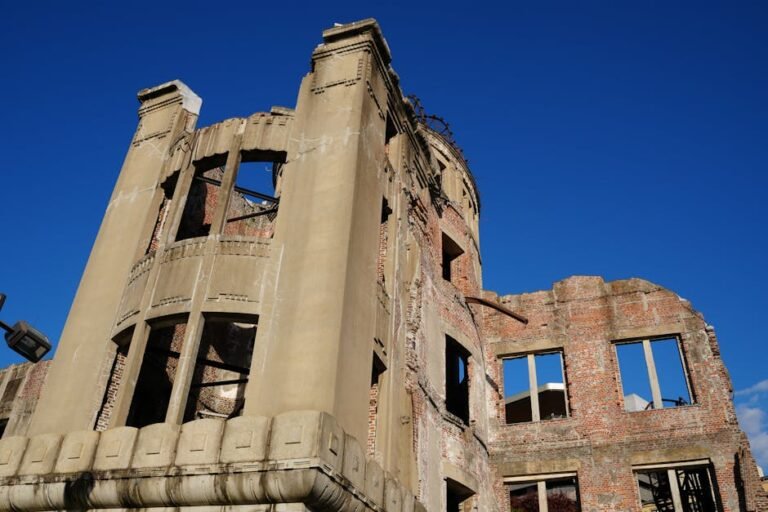 Hiroshima Bombing: Survivor Stories & Historical Impact