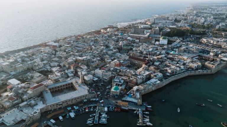 The Fall of Acre (1291): Mamluk Victory and the End of the Crusader States